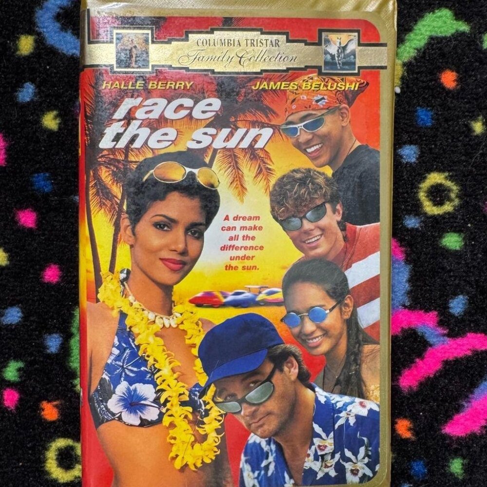 RACE THE SUN VHS‎